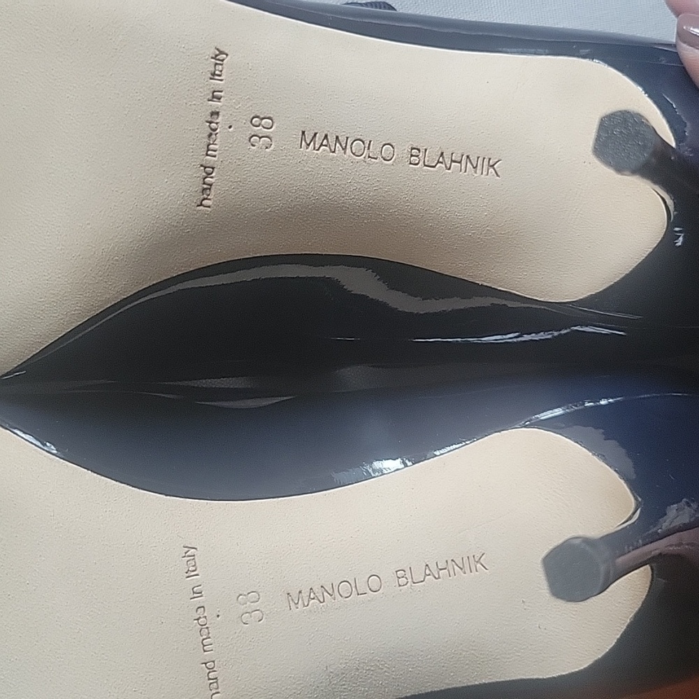 Unworn, Manolo Blahnik Patent Navy Blue Mary Jane Heels Size EU38. - Picture 9 of 10